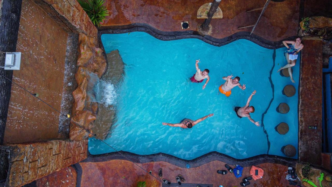 Хостел Arenal Poshpacker Ла Фортуна Экстерьер фото