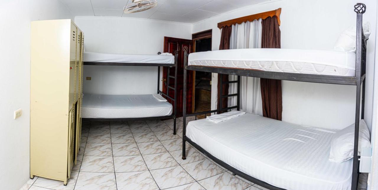 Хостел Arenal Poshpacker Ла Фортуна Экстерьер фото